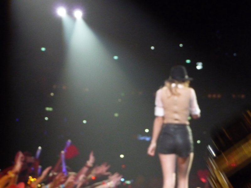 Taylor Swift — February 7 - Berlin, Germany — photo 37