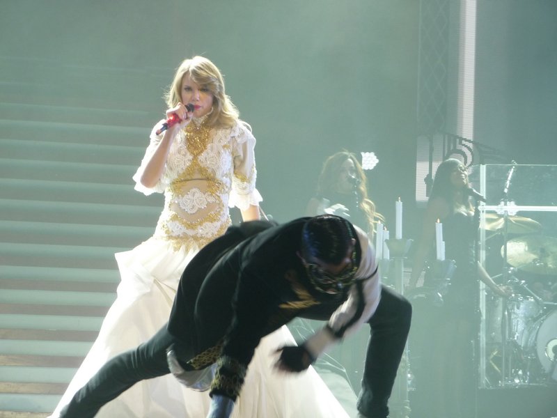 Taylor Swift — February 7 - Berlin, Germany — photo 54
