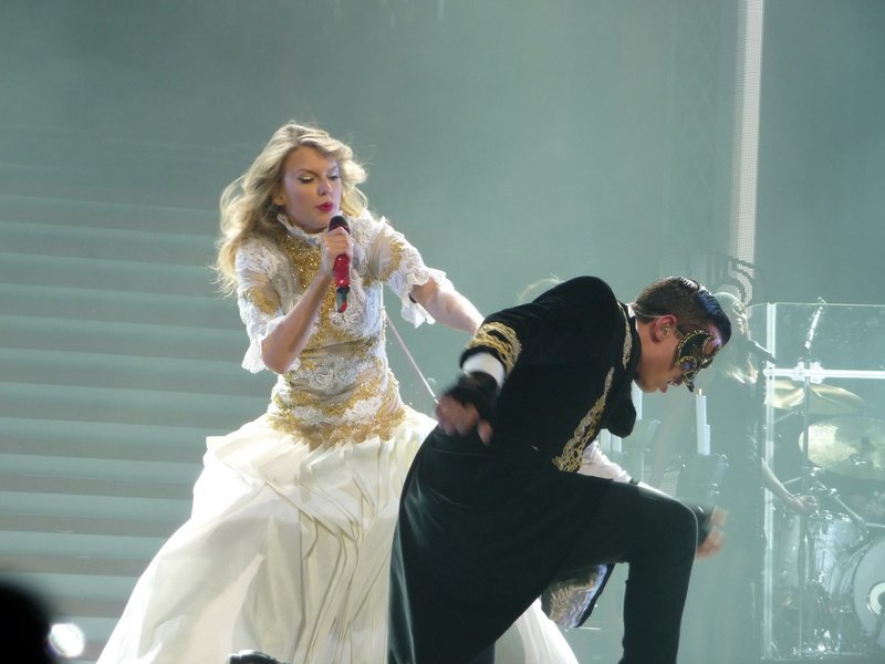 Taylor Swift — February 7 - Berlin, Germany — photo 55