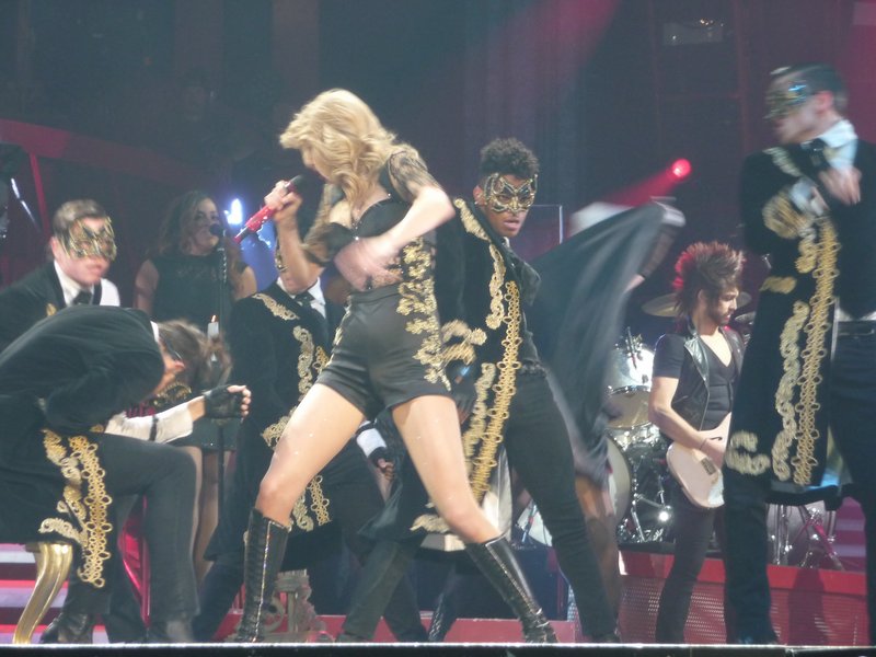 Taylor Swift — February 7 - Berlin, Germany — photo 57