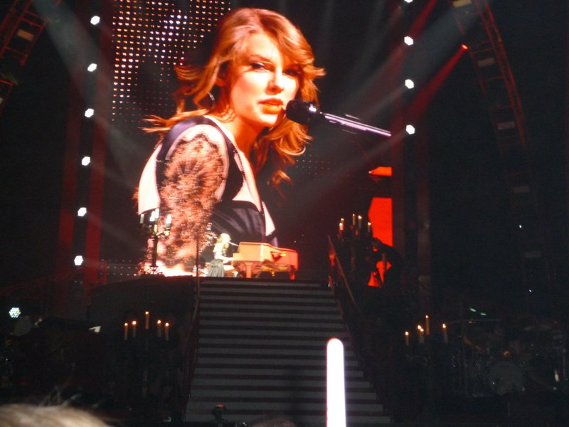 Taylor Swift — February 7 - Berlin, Germany — photo 60
