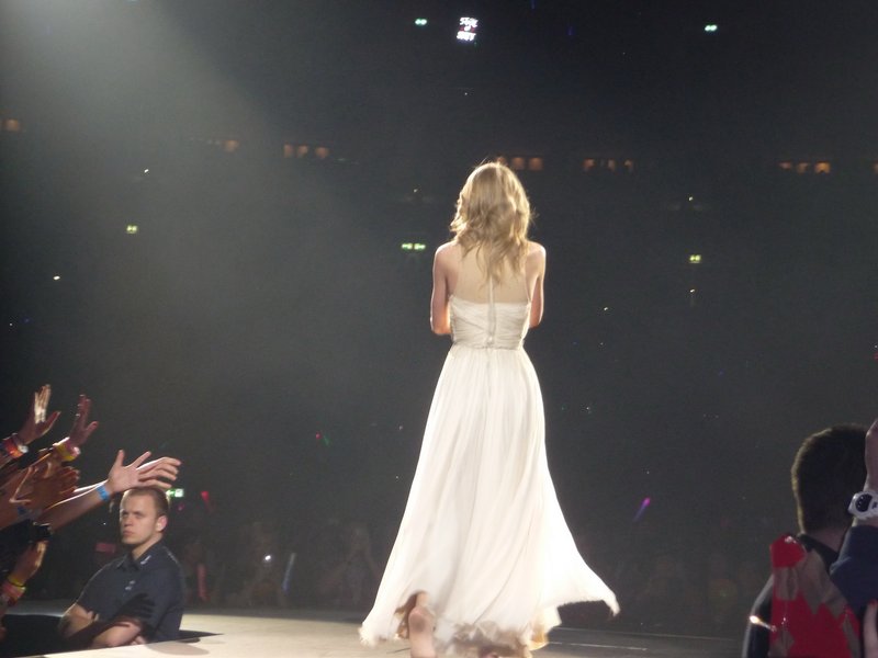 Taylor Swift — February 7 - Berlin, Germany — photo 65