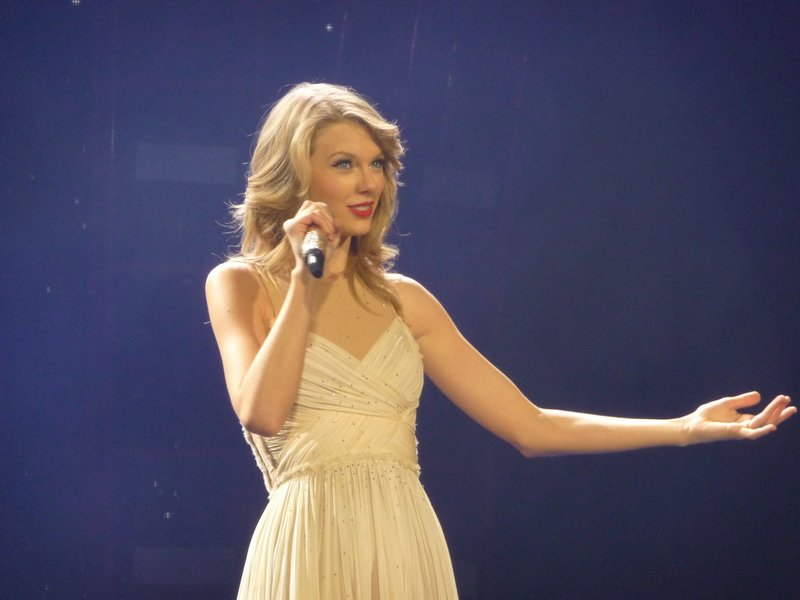 Taylor Swift — February 7 - Berlin, Germany — photo 66