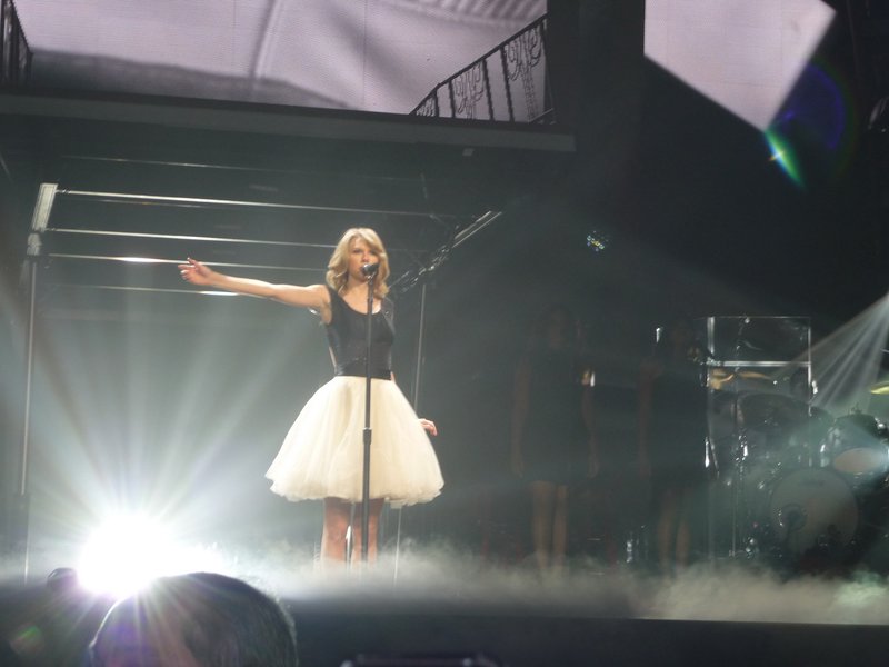 Taylor Swift — February 7 - Berlin, Germany — photo 72