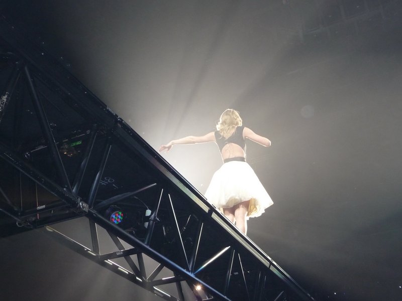 Taylor Swift — February 7 - Berlin, Germany — photo 78