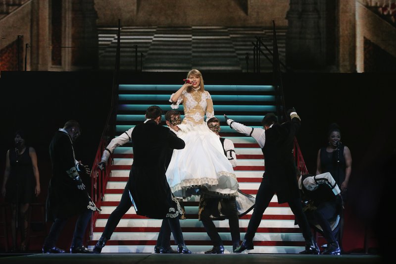 Taylor Swift — June 1 - Tokyo, Japan — photo 8