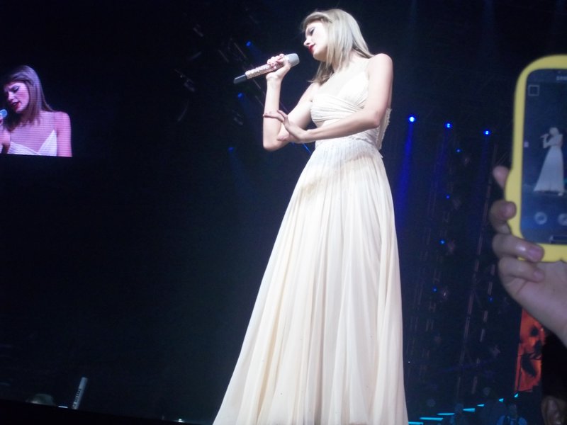 Taylor Swift — June 6 - Manila, Philippines — photo 14