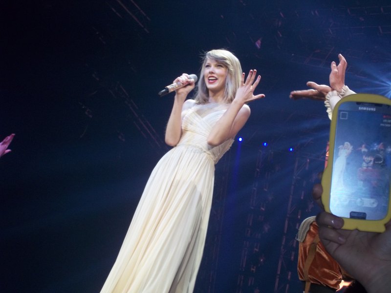 Taylor Swift — June 6 - Manila, Philippines — photo 17