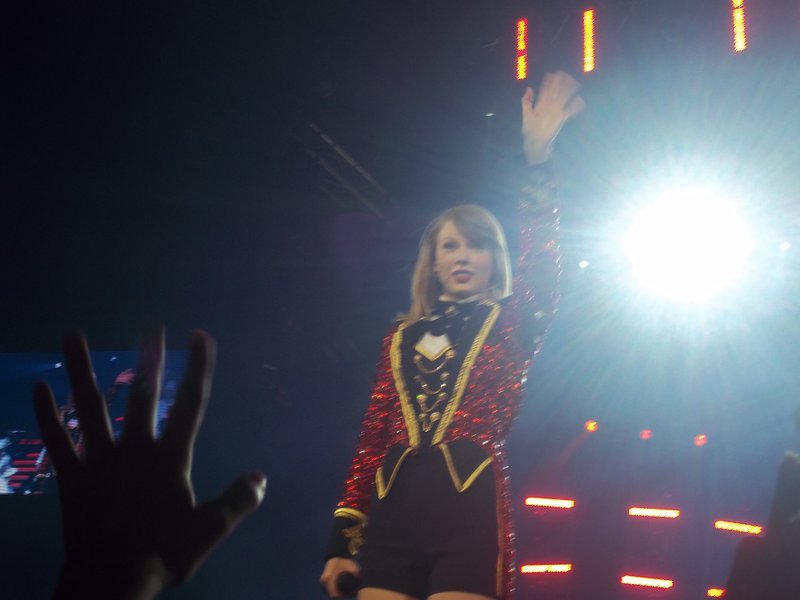 Taylor Swift — June 6 - Manila, Philippines — photo 23