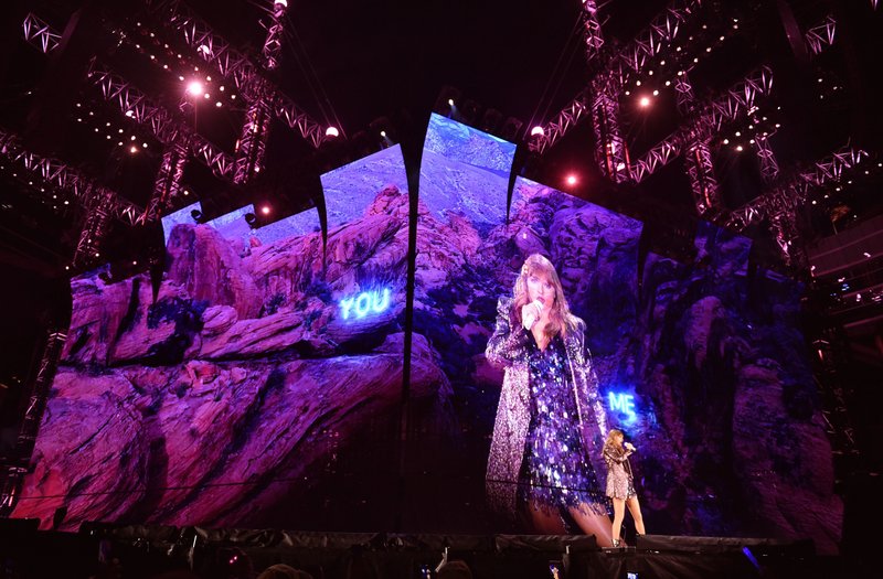Taylor Swift — June 1 - Chicago, Illinois — photo 12