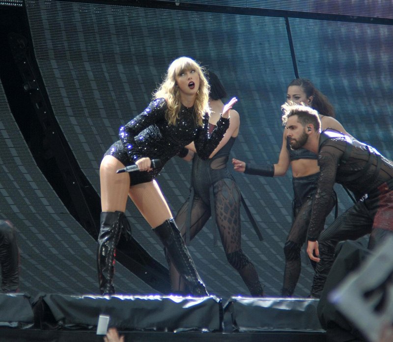 Taylor Swift — June 15 - Dublin, Ireland — photo 3