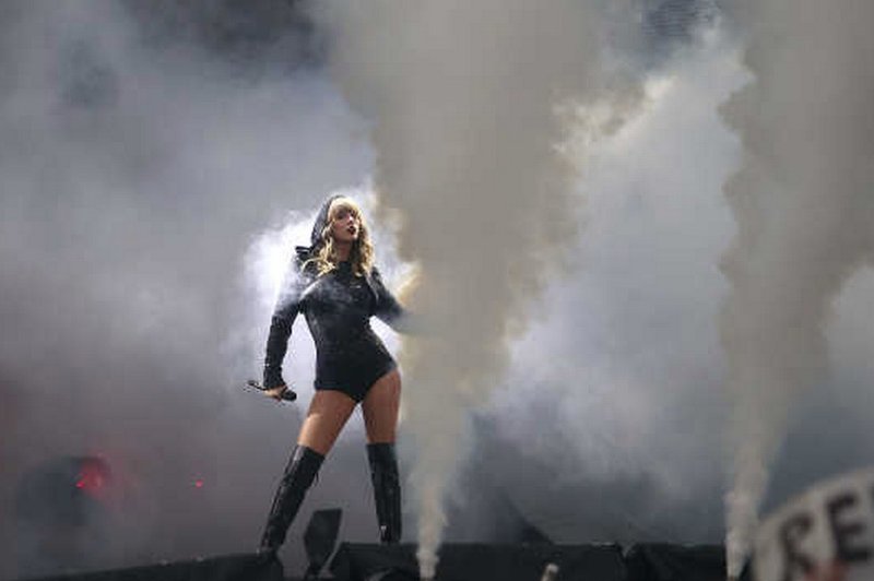 Taylor Swift — June 15 - Dublin, Ireland — photo 4