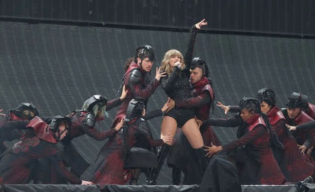 Taylor Swift — June 15 - Dublin, Ireland — photo 6