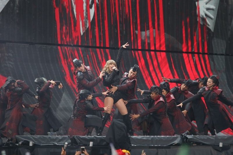 Taylor Swift — June 15 - Dublin, Ireland — photo 9