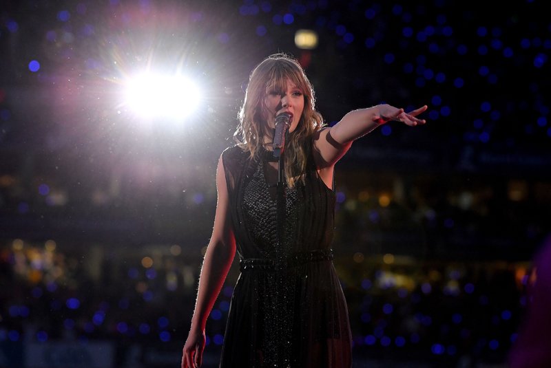 Taylor Swift — June 15 - Dublin, Ireland — photo 13