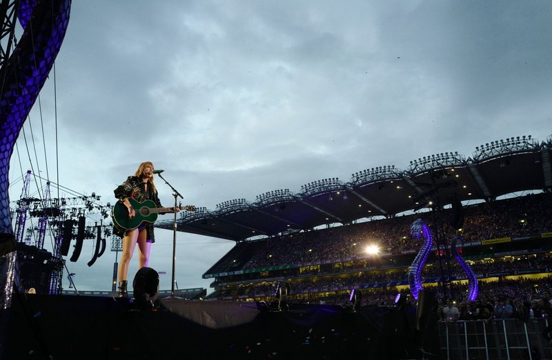 Taylor Swift — June 15 - Dublin, Ireland — photo 15
