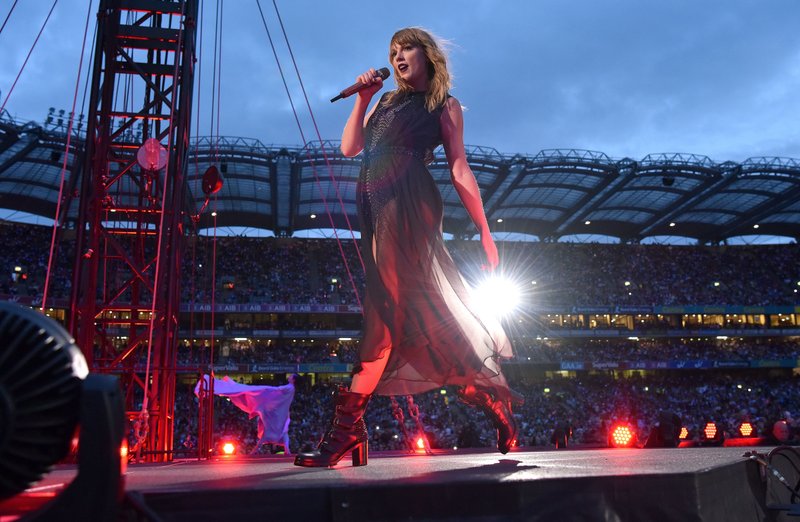 Taylor Swift — June 16 - Dublin, Ireland — photo 13