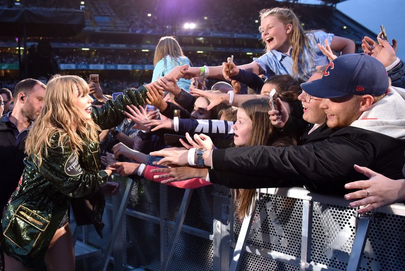 Taylor Swift — June 16 - Dublin, Ireland — photo 17