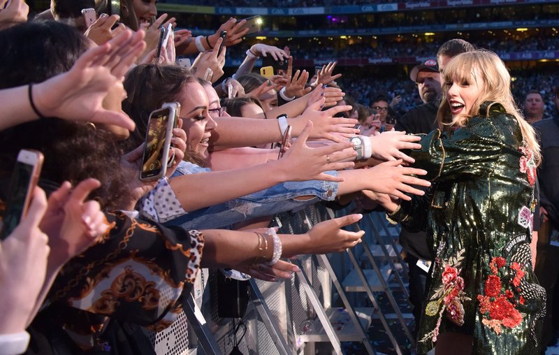 Taylor Swift — June 16 - Dublin, Ireland — photo 18