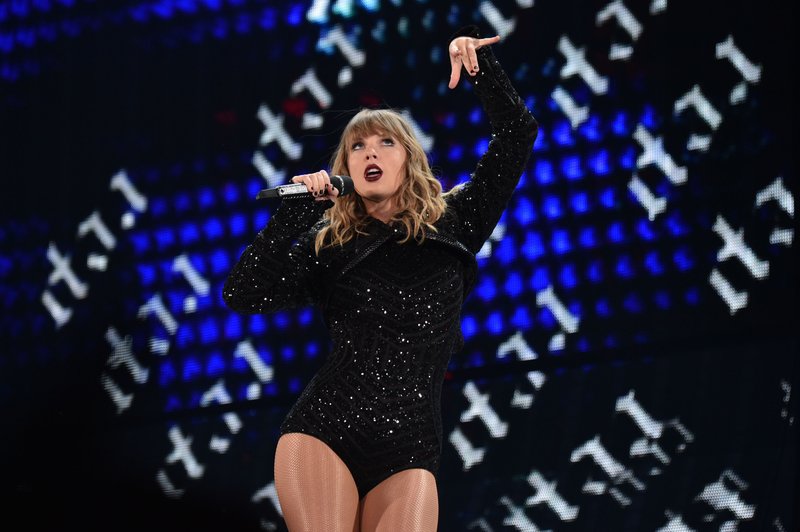 Taylor Swift — June 2 - Chicago, Illinois — photo 16