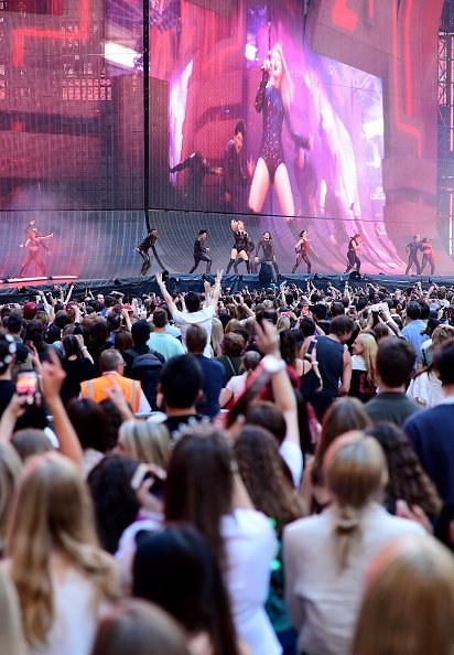 Taylor Swift — June 22 -  London, United Kingdom — photo 33