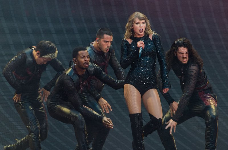Taylor Swift — June 22 -  London, United Kingdom — photo 60