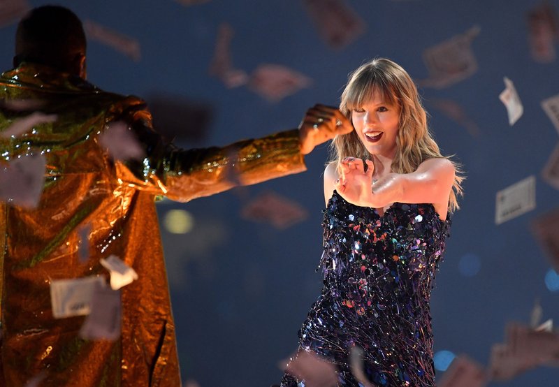 Taylor Swift — June 22 -  London, United Kingdom — photo 79