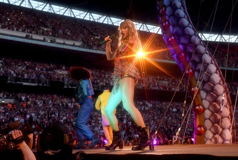 Taylor Swift — June 22 -  London, United Kingdom — photo 82