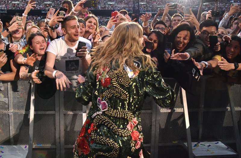 Taylor Swift — June 22 -  London, United Kingdom — photo 83