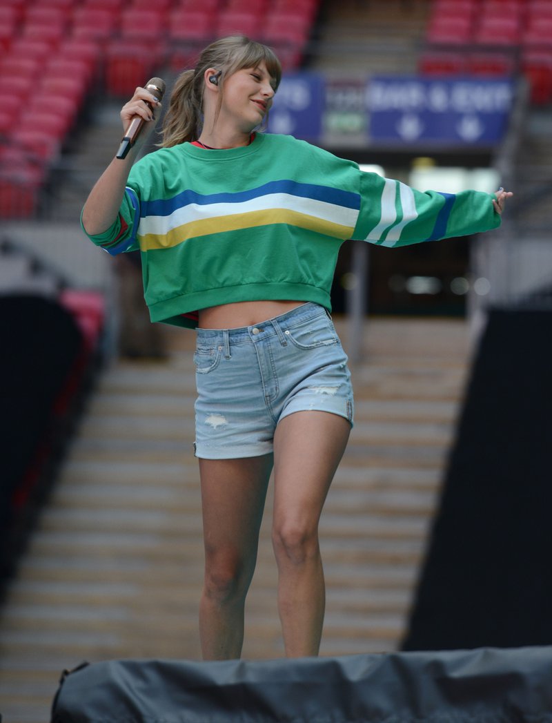 Taylor Swift — June 22 -  London, United Kingdom — photo 95