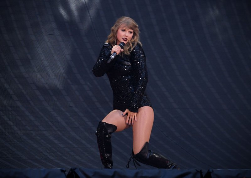 Taylor Swift — June 22 -  London, United Kingdom — photo 100