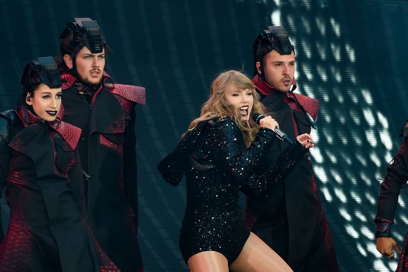 Taylor Swift — June 22 -  London, United Kingdom — photo 109