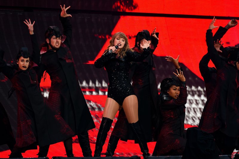 Taylor Swift — June 22 -  London, United Kingdom — photo 113