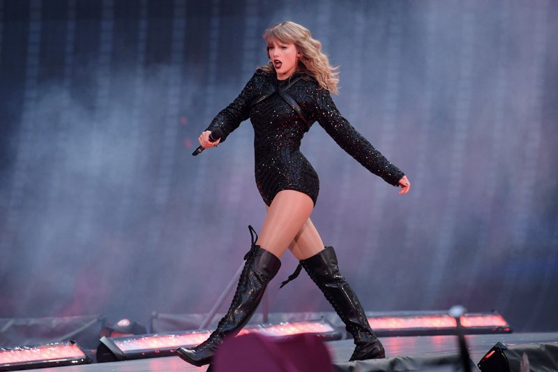 Taylor Swift — June 22 -  London, United Kingdom — photo 131