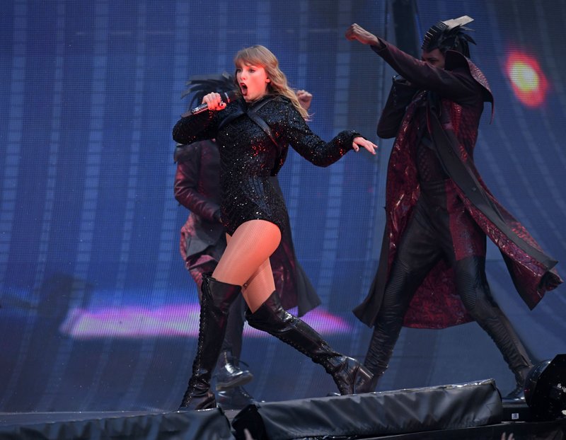 Taylor Swift — June 22 -  London, United Kingdom — photo 152