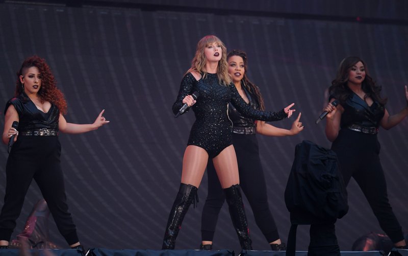 Taylor Swift — June 22 -  London, United Kingdom — photo 163
