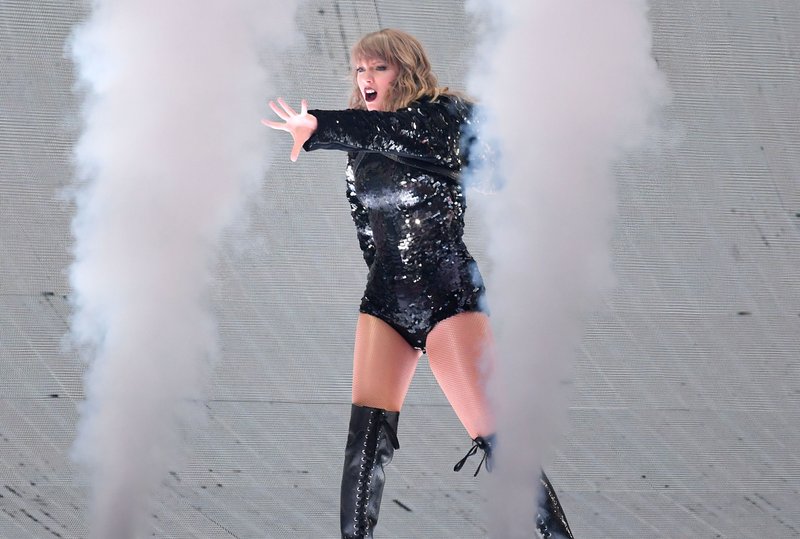 Taylor Swift — June 23 -  London, United Kingdom — photo 3