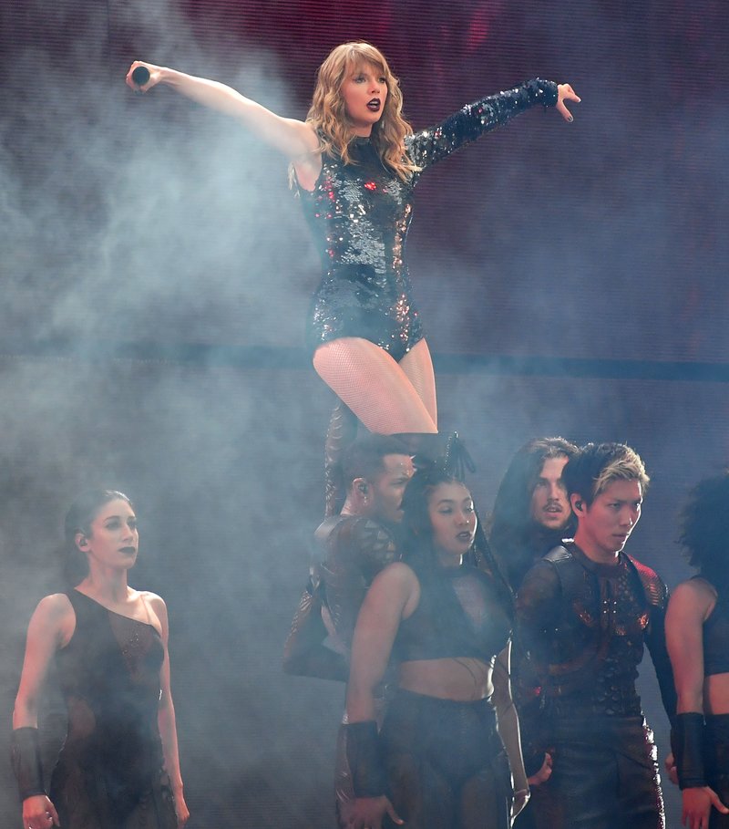 Taylor Swift — June 23 -  London, United Kingdom — photo 4