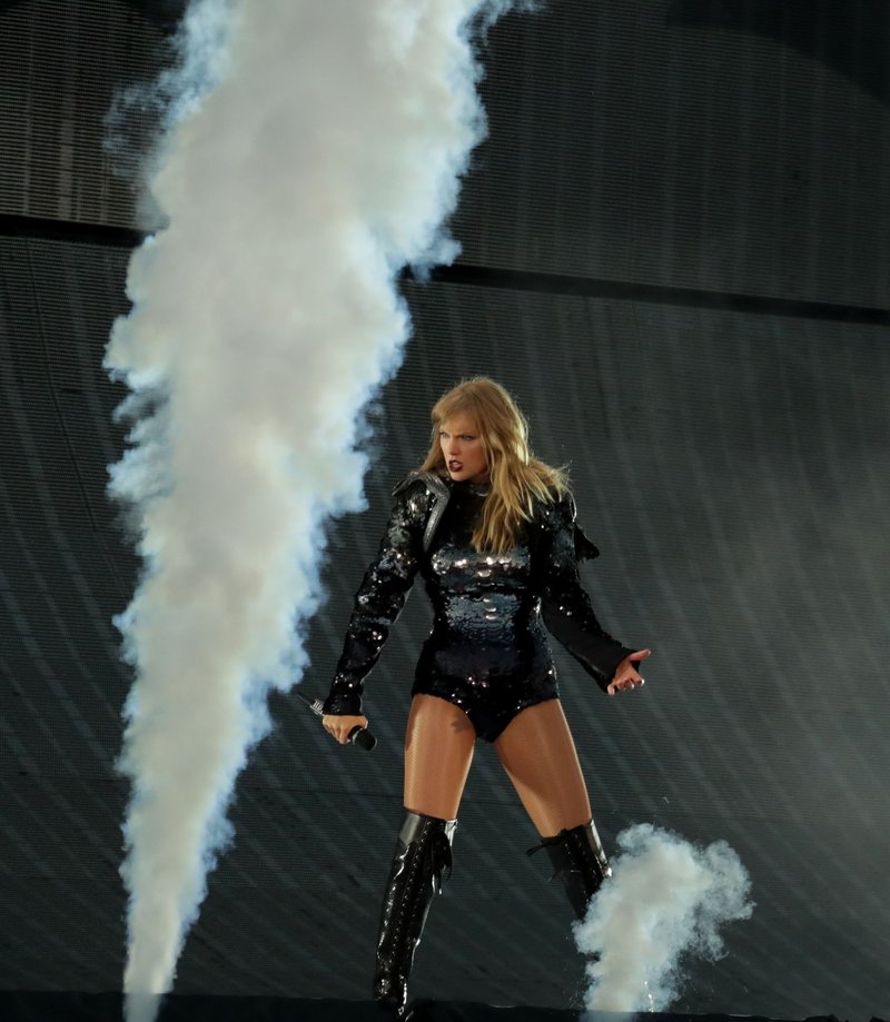 Taylor Swift — June 30 - Louisville, Kentucky — photo 3