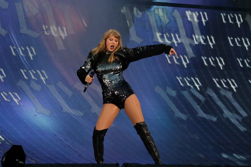 Taylor Swift — June 30 - Louisville, Kentucky — photo 4