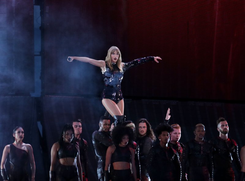 Taylor Swift — June 30 - Louisville, Kentucky — photo 8
