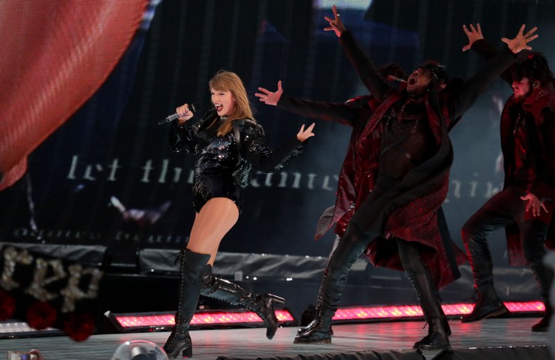 Taylor Swift — June 30 - Louisville, Kentucky — photo 10