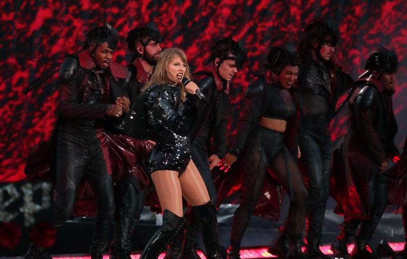 Taylor Swift — June 30 - Louisville, Kentucky — photo 11
