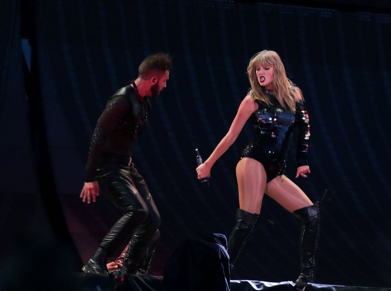 Taylor Swift — June 30 - Louisville, Kentucky — photo 15
