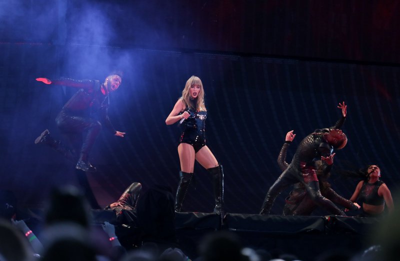Taylor Swift — June 30 - Louisville, Kentucky — photo 16