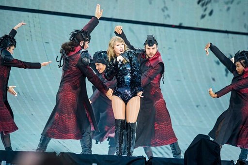 Taylor Swift — June 30 - Louisville, Kentucky — photo 23