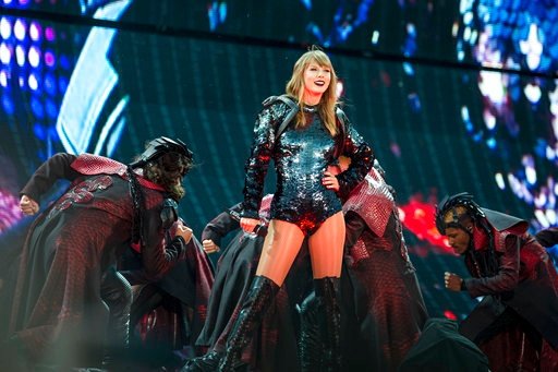 Taylor Swift — June 30 - Louisville, Kentucky — photo 24