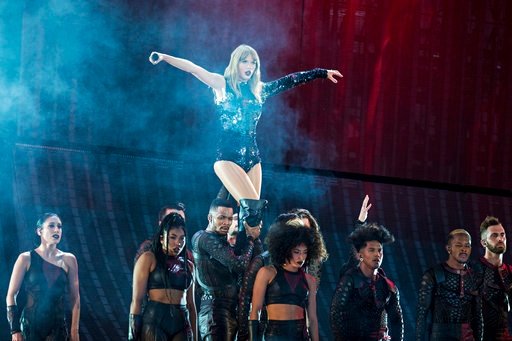 Taylor Swift — June 30 - Louisville, Kentucky — photo 26
