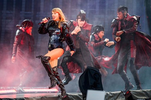 Taylor Swift — June 30 - Louisville, Kentucky — photo 28