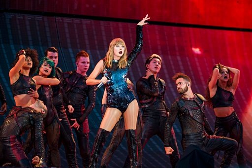 Taylor Swift — June 30 - Louisville, Kentucky — photo 29